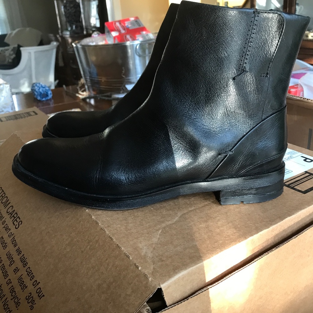Franco Sarto Hand Finished Leather Black ankle boots, size 8 Medium